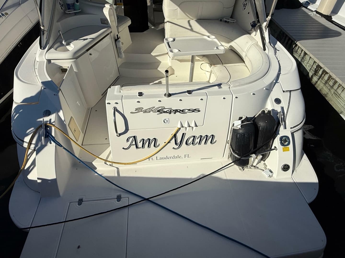 2005 Cruisers Yachts 340 Express