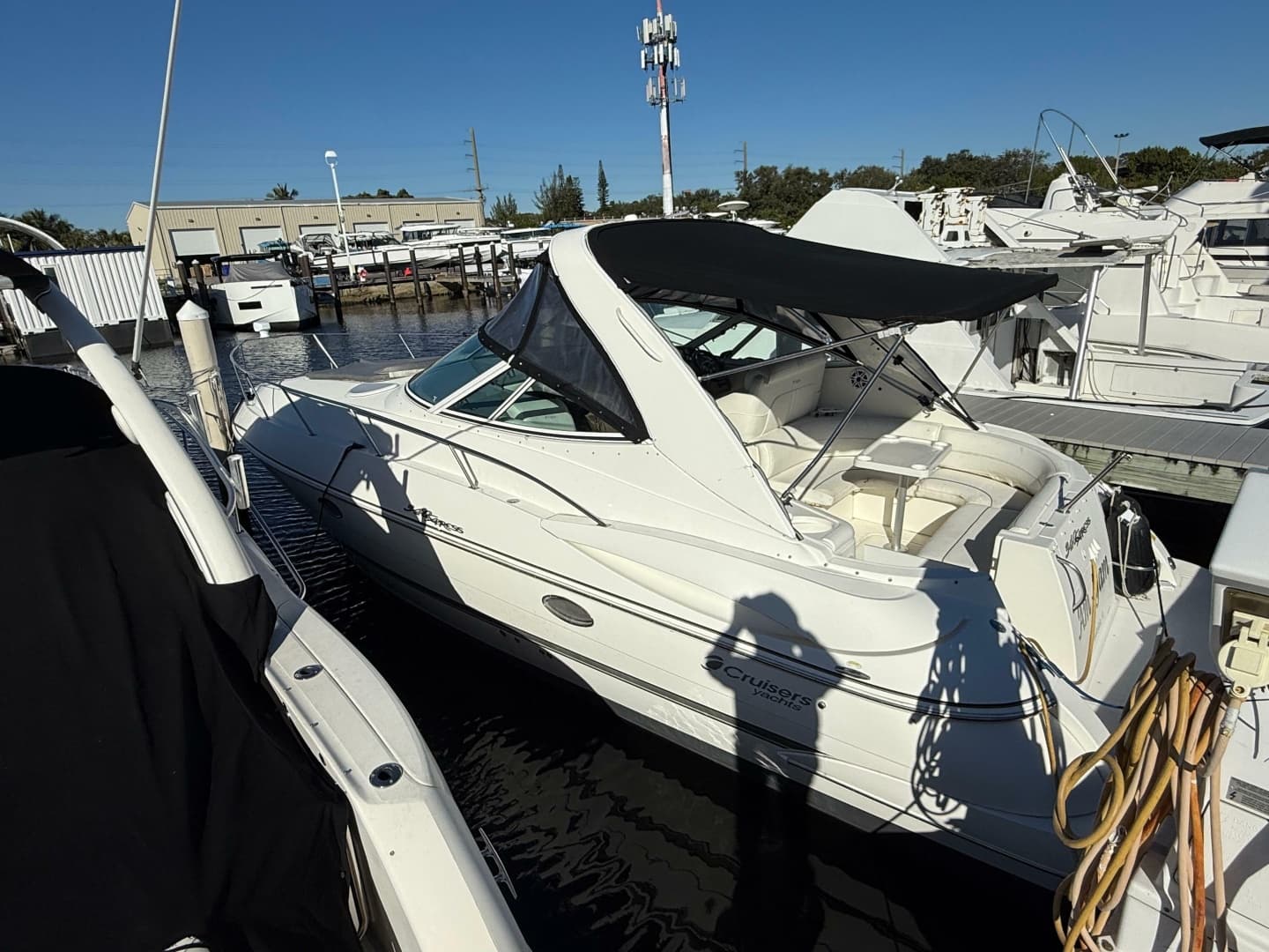 2005 Cruisers Yachts 340 Express