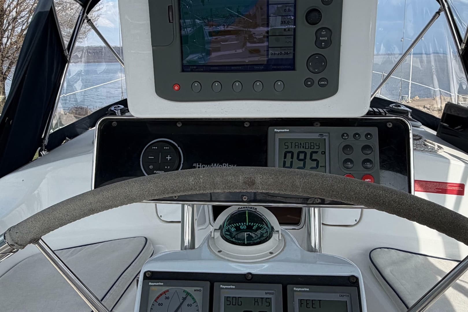2005 Hunter 38