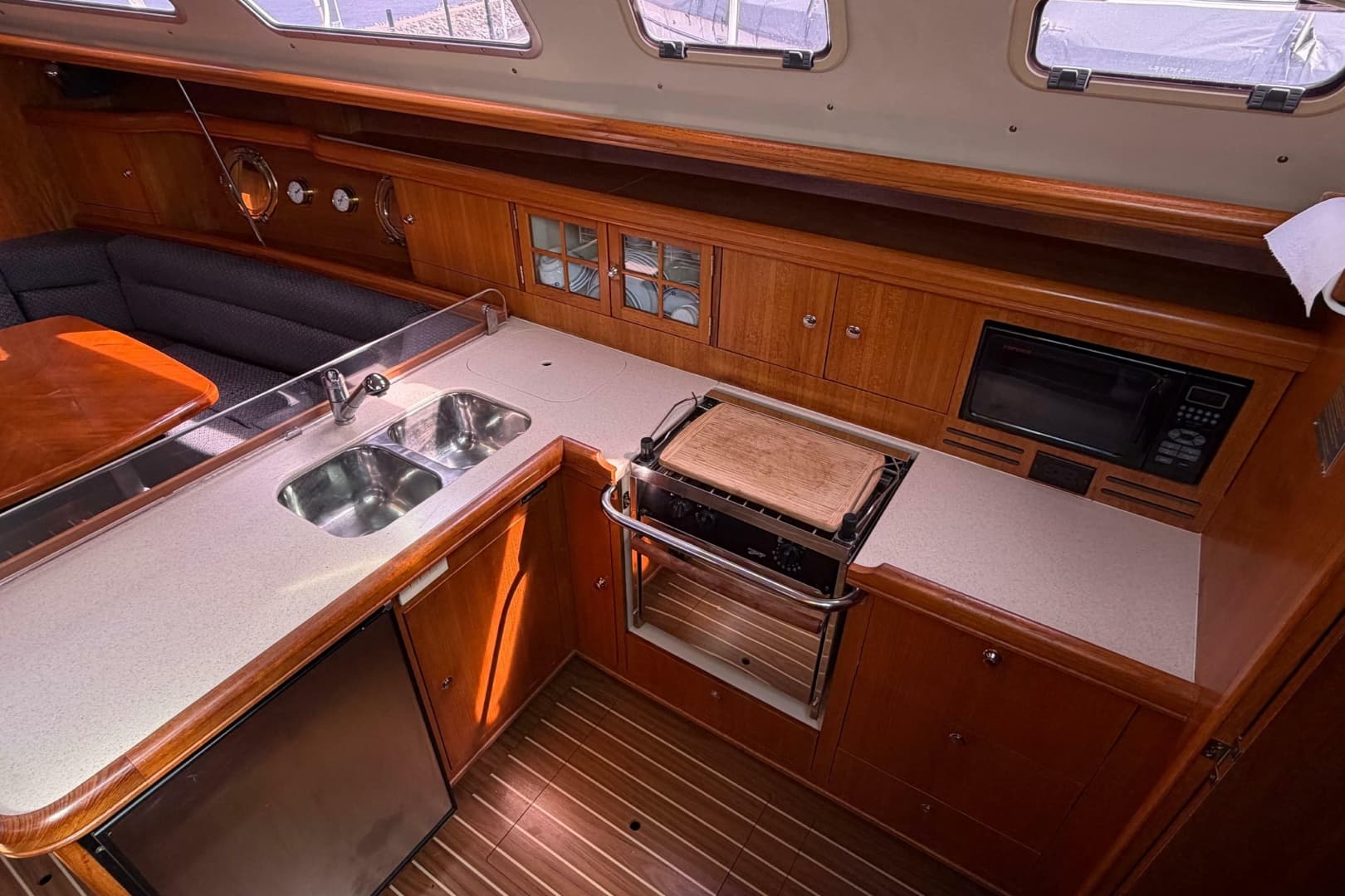 2005 Hunter 38