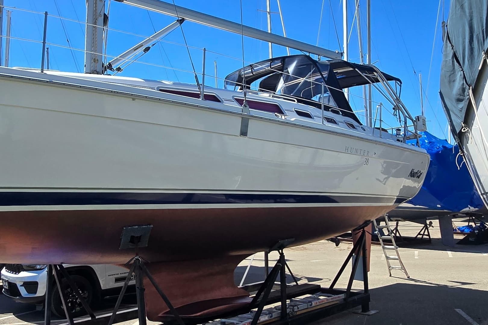 2005 Hunter 38