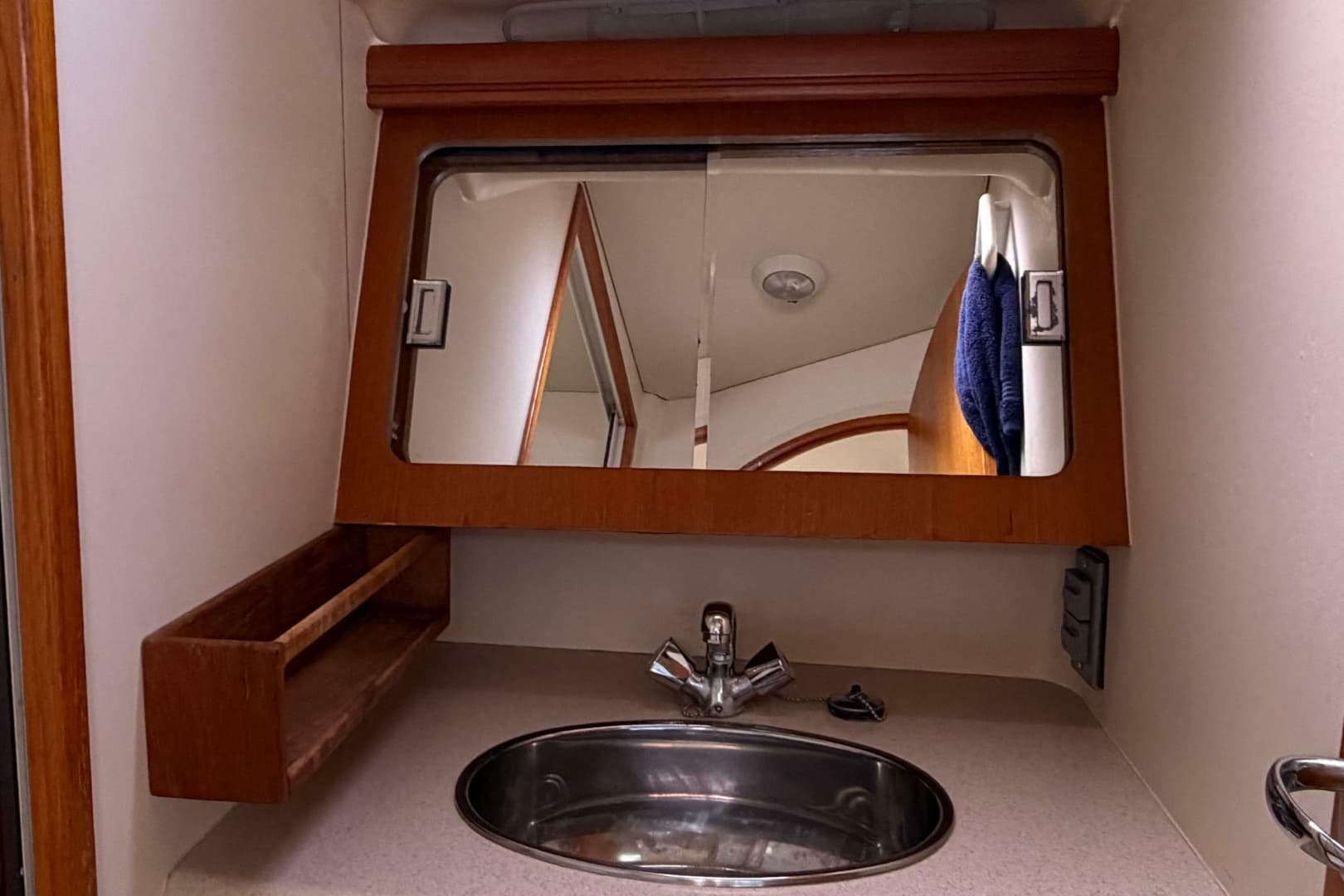 2005 Hunter 38