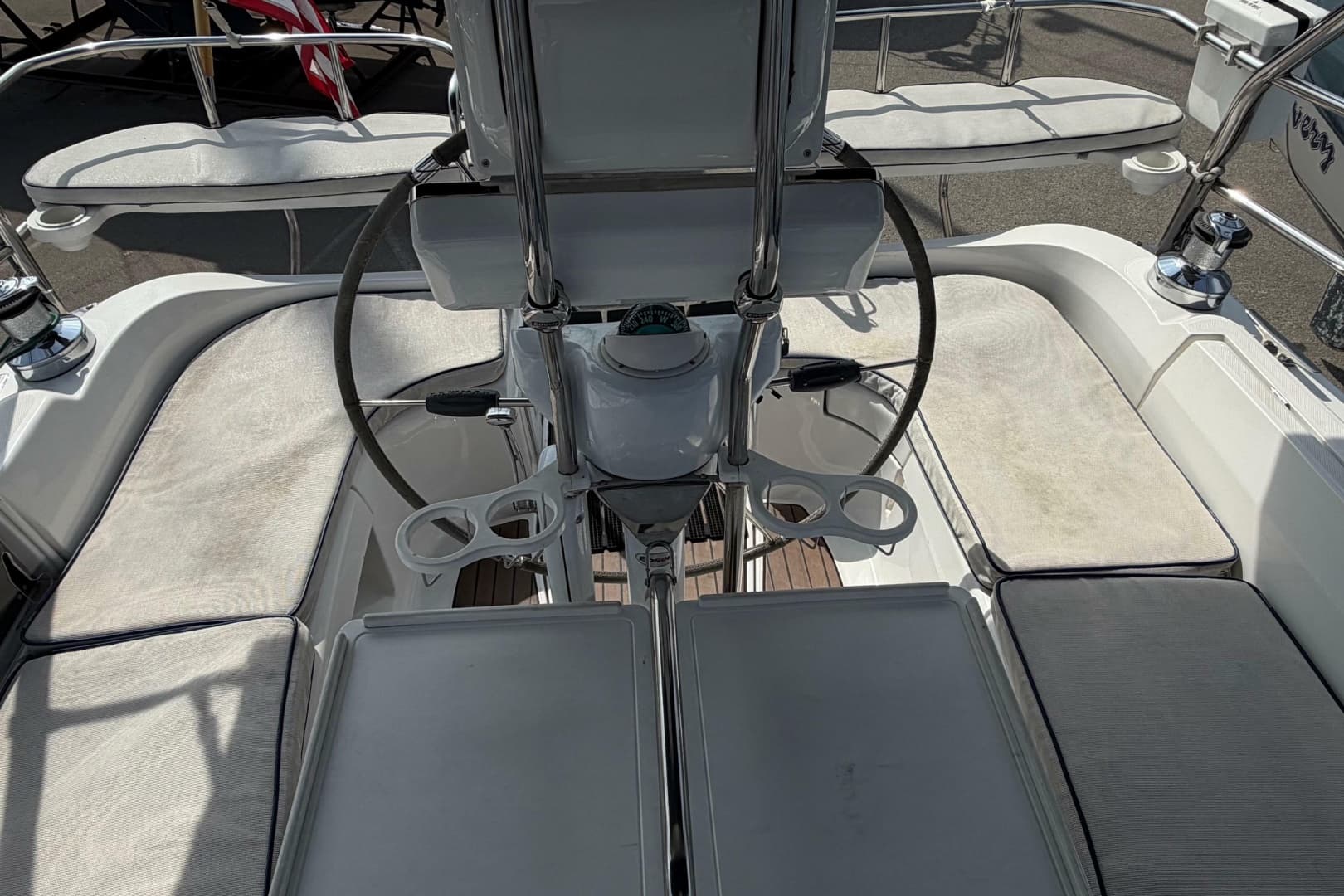 2005 Hunter 38