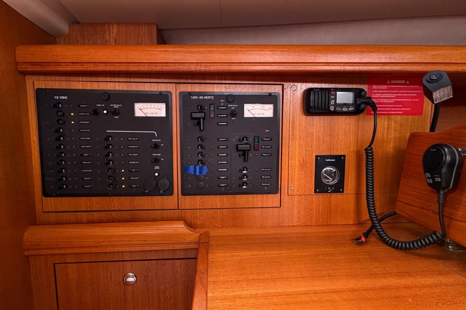 2005 Hunter 38