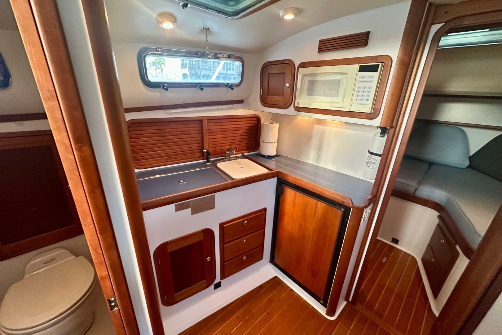 2005 Legacy Yachts 34 Express