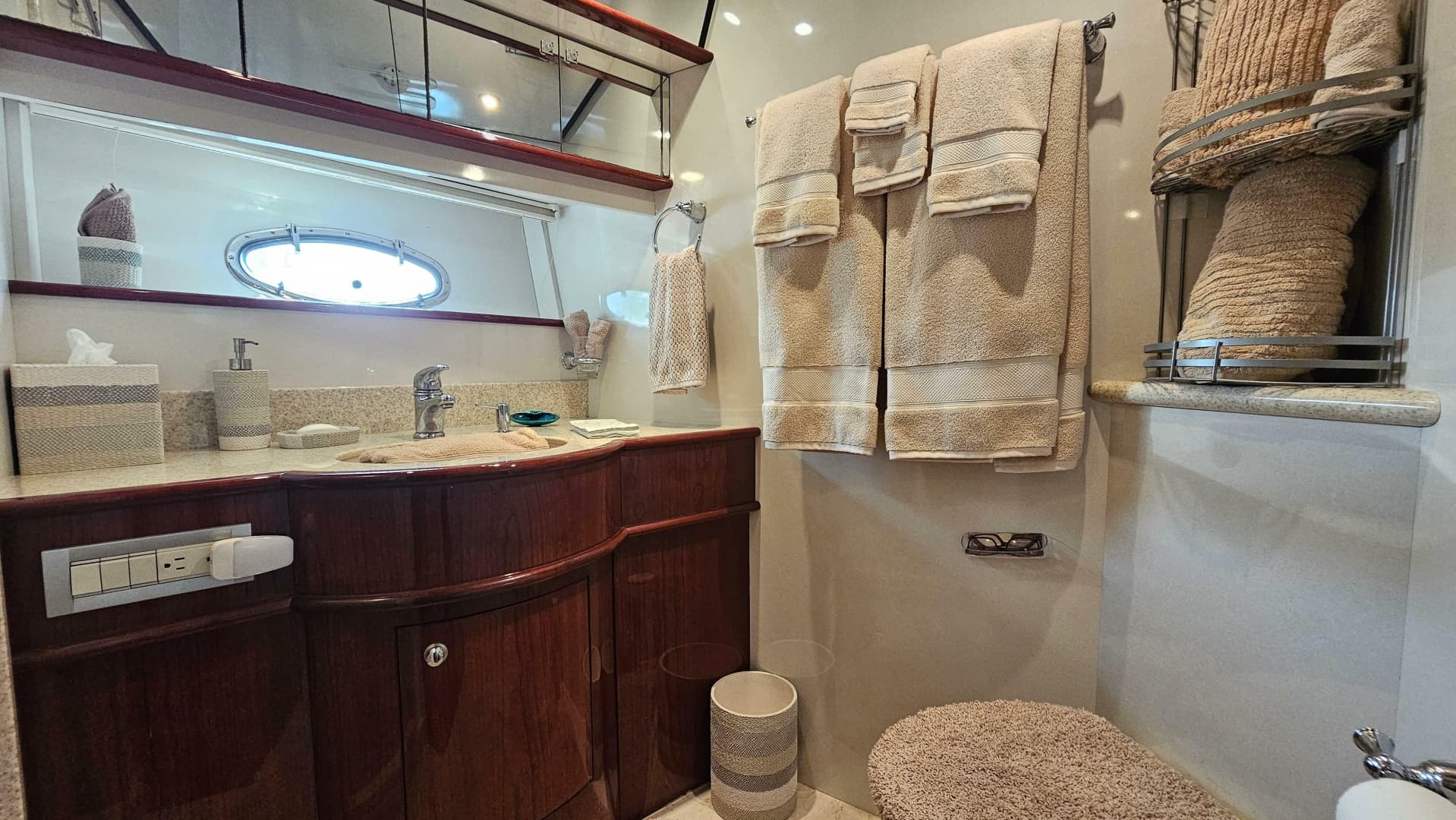 2005 Neptunus 56 Flybridge