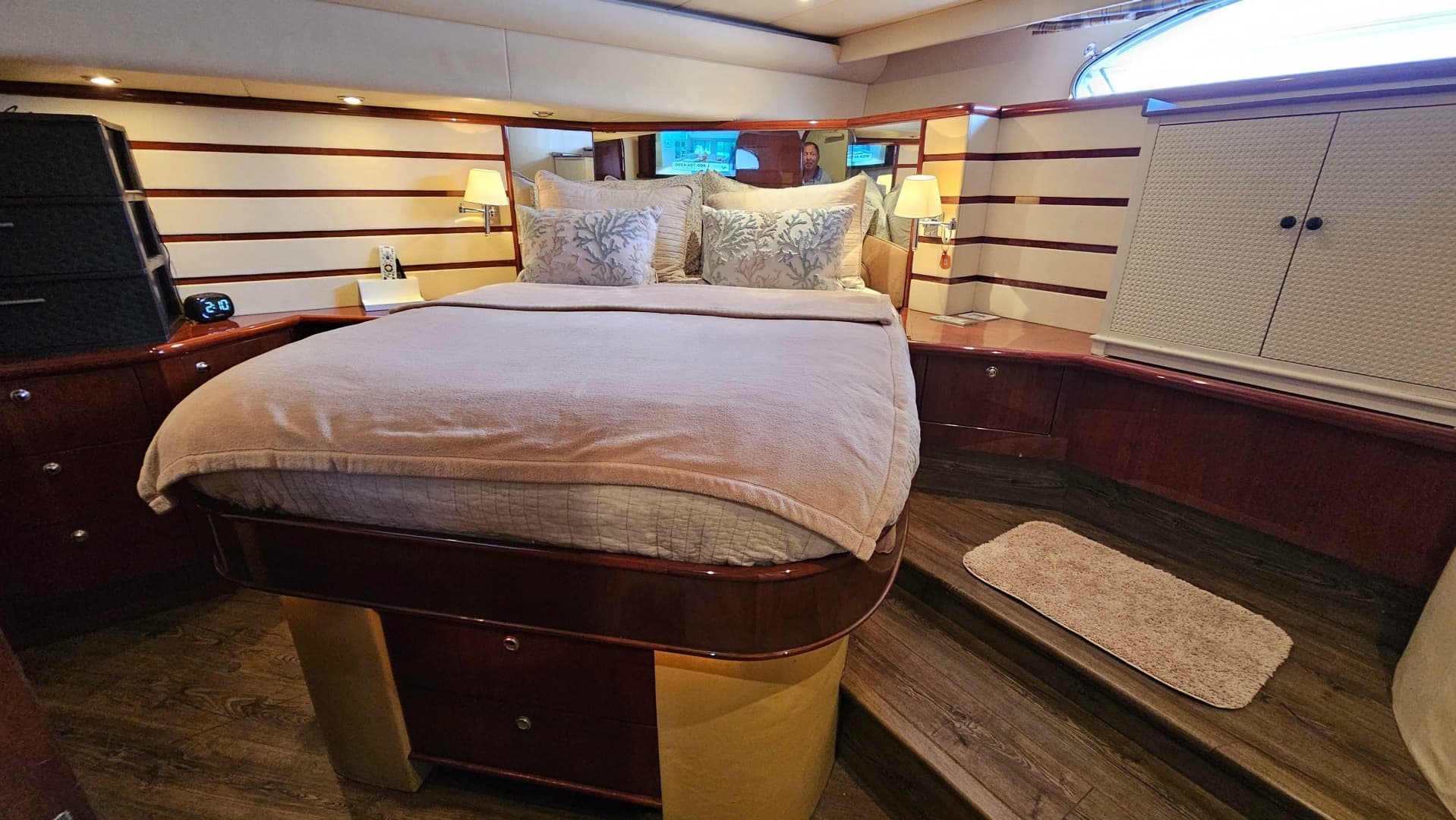 2005 Neptunus 56 Flybridge