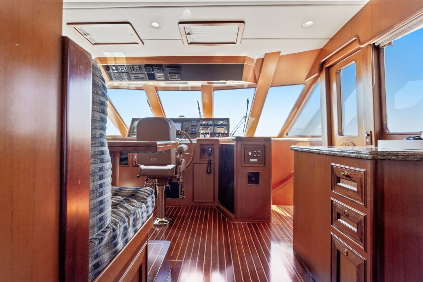 2005 Offshore Yachts 66 Pilot House