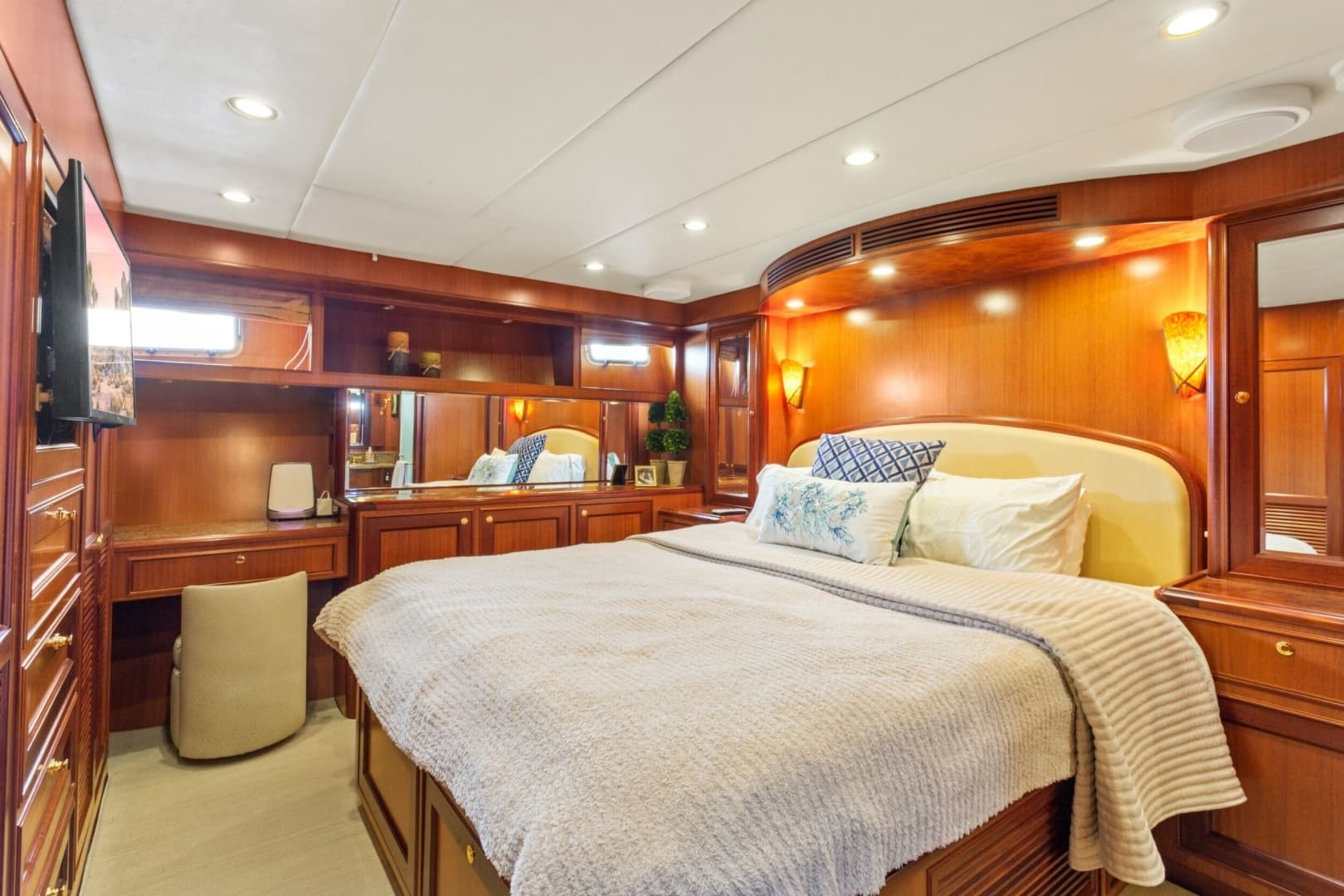 2005 Offshore Yachts 66 Pilot House