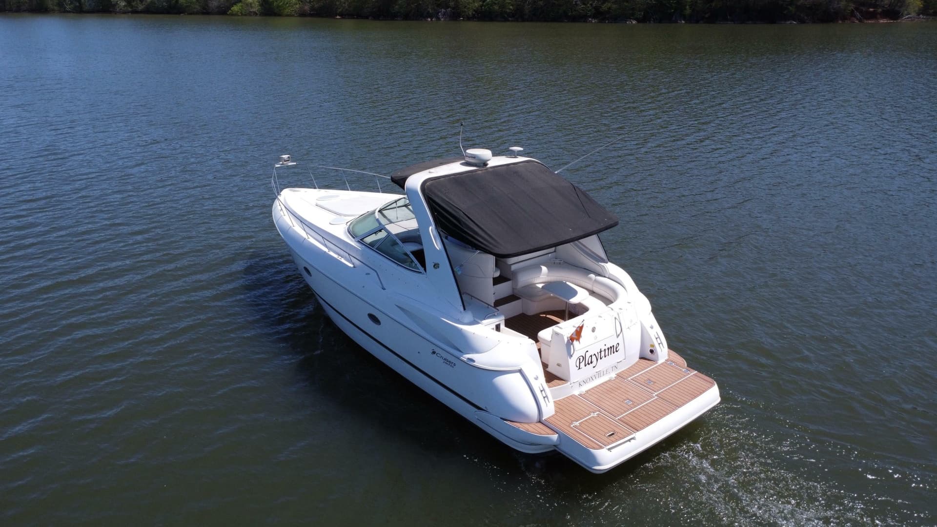 2004 Cruisers Yachts 370 Express