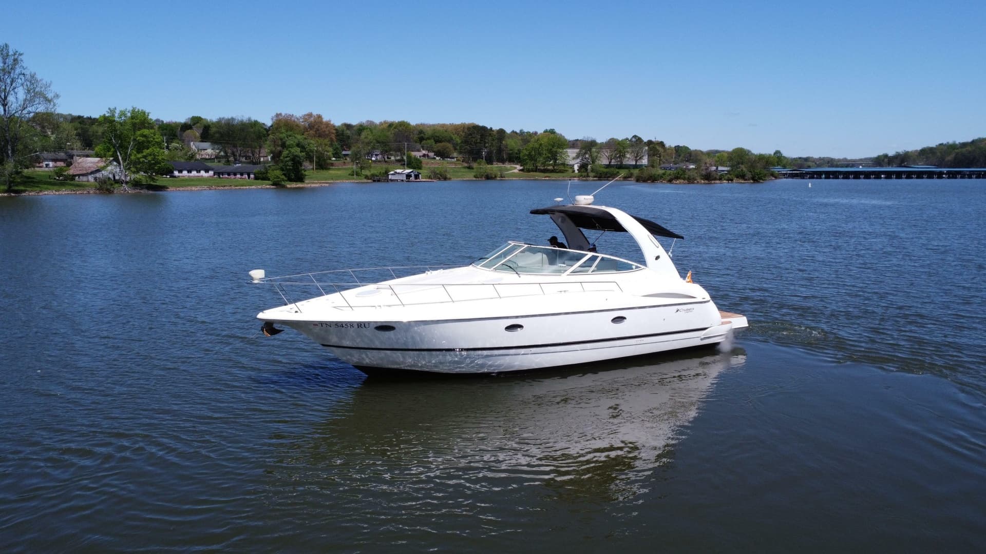 2004 Cruisers Yachts 370 Express