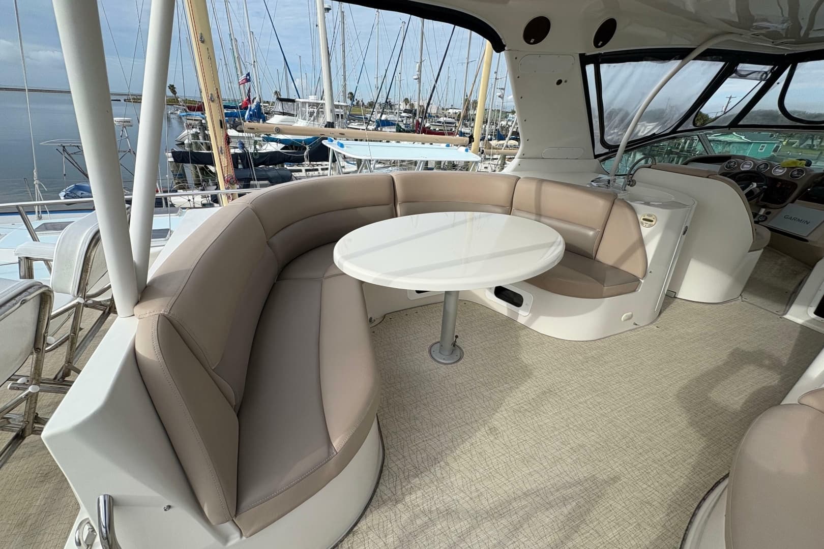 2004 Carver 560 Voyager
