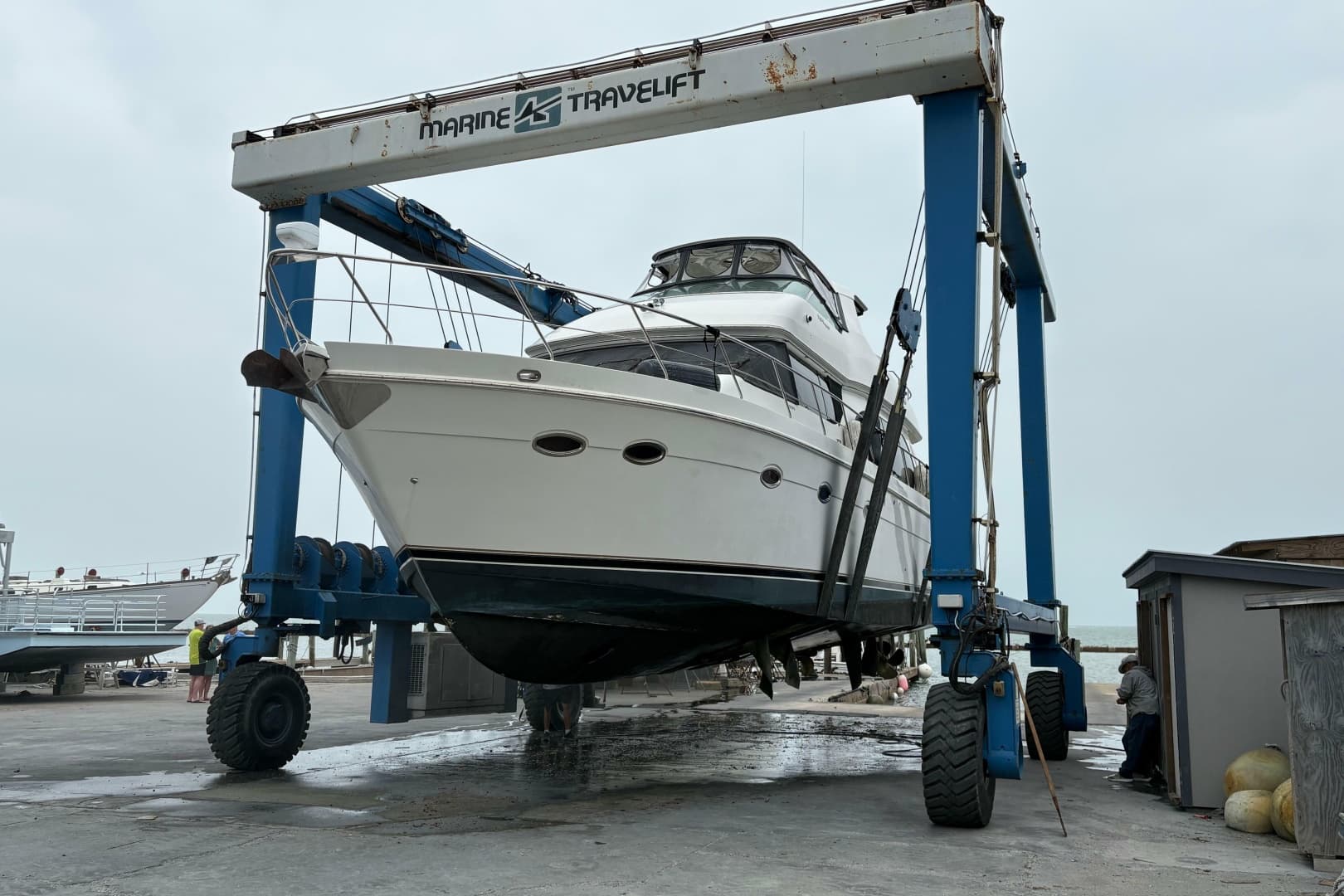 2004 Carver 560 Voyager