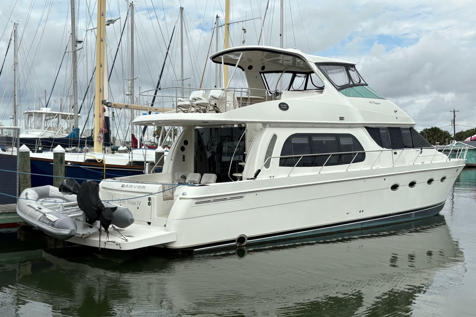 2004 Carver 560 Voyager