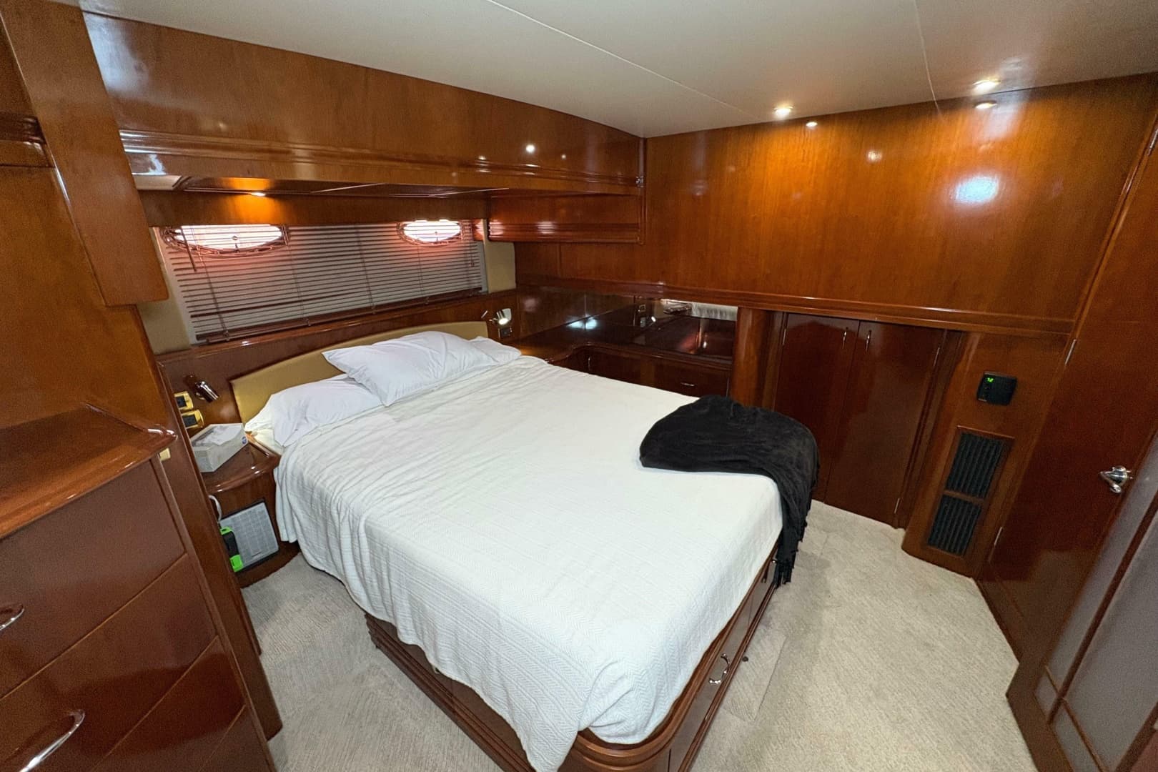 2004 Carver 560 Voyager