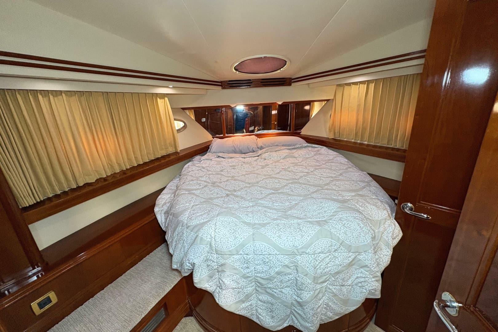 2004 Carver 560 Voyager