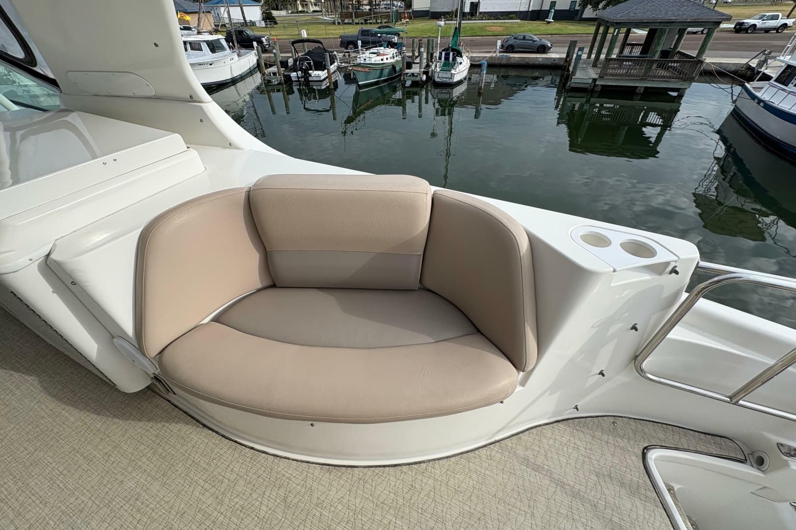 2004 Carver 560 Voyager