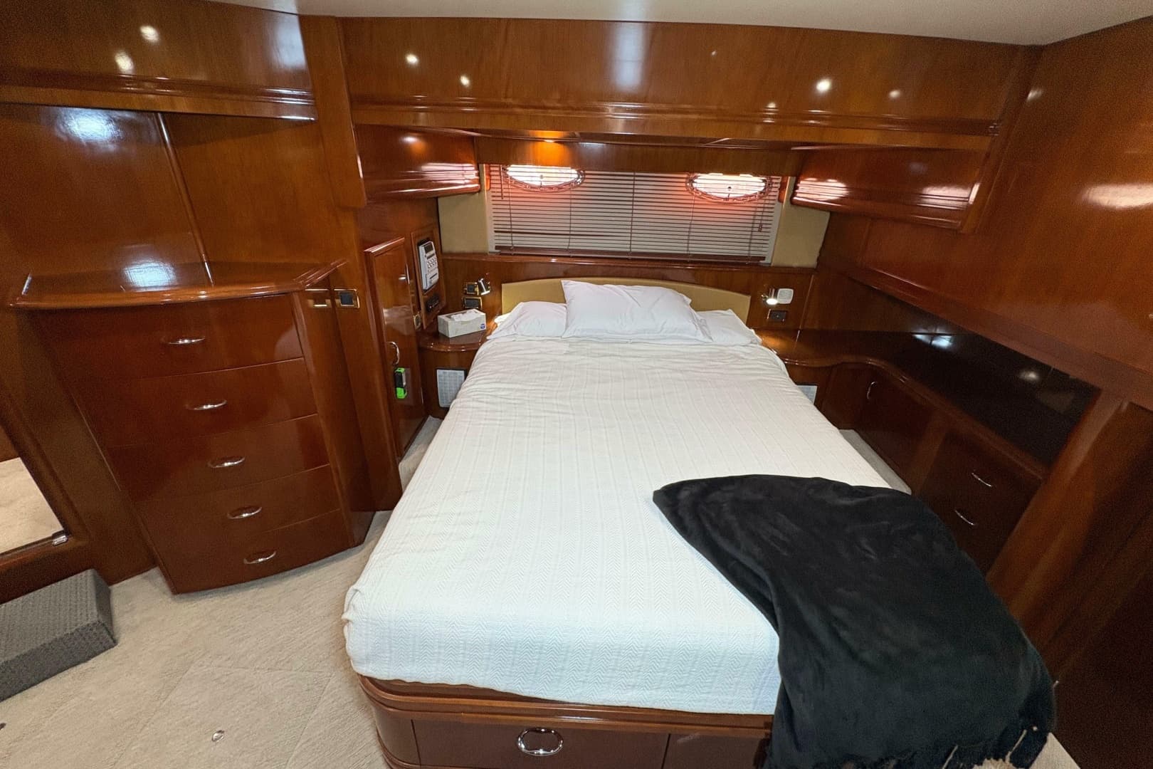 2004 Carver 560 Voyager