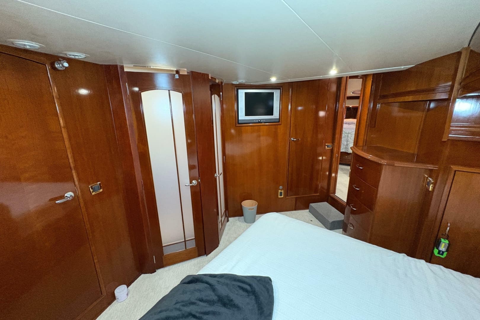 2004 Carver 560 Voyager