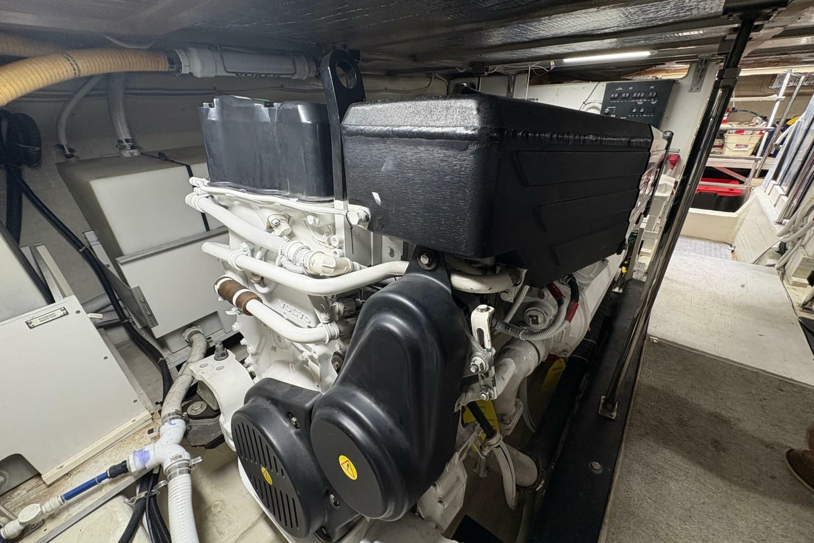 2004 Carver 560 Voyager