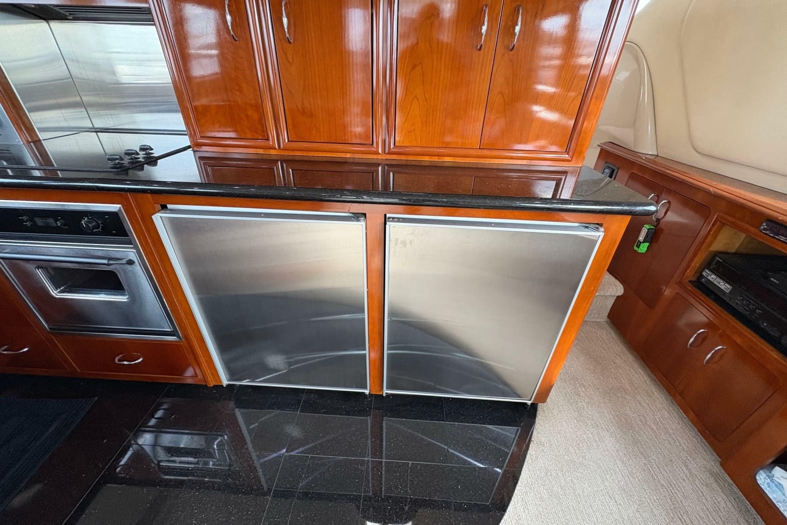 2004 Carver 560 Voyager