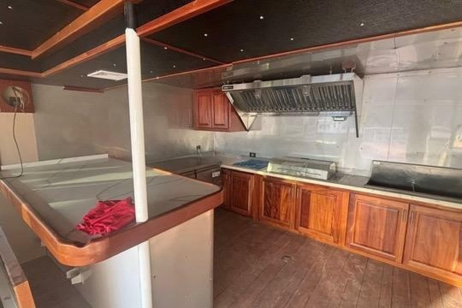 2004 Custom Supply Boat