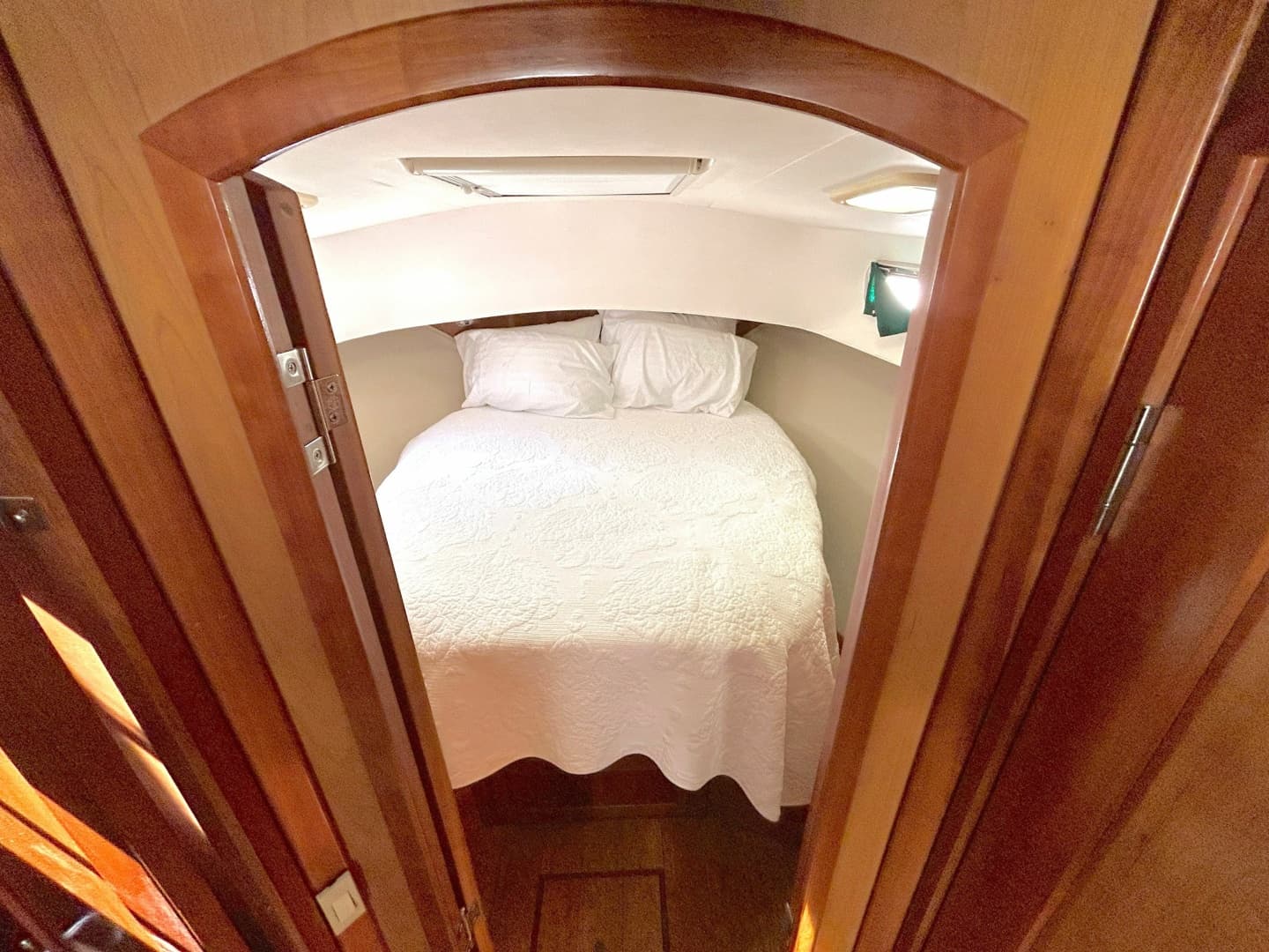 2004 Mainship 400 Trawler