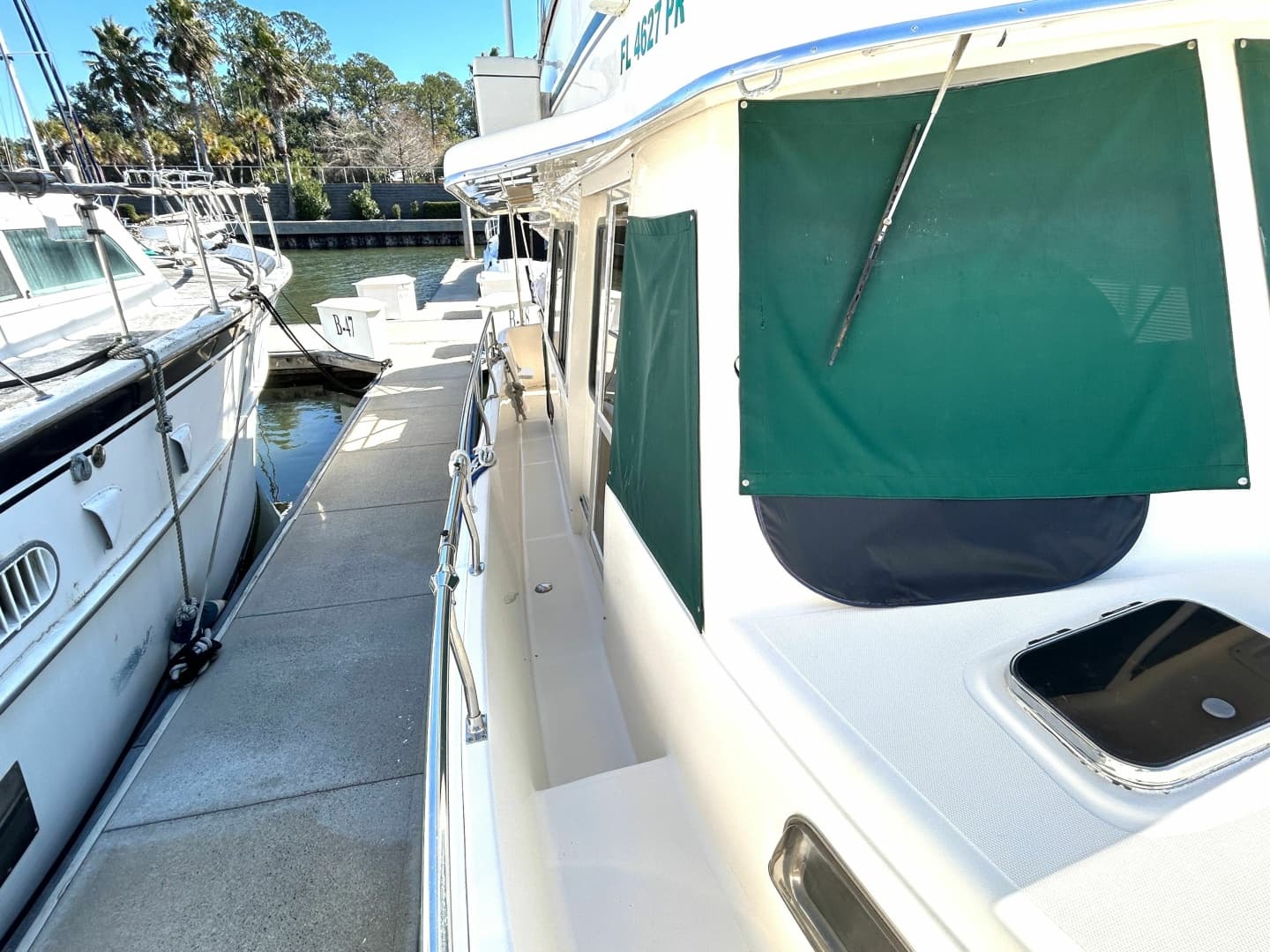 2004 Mainship 400 Trawler