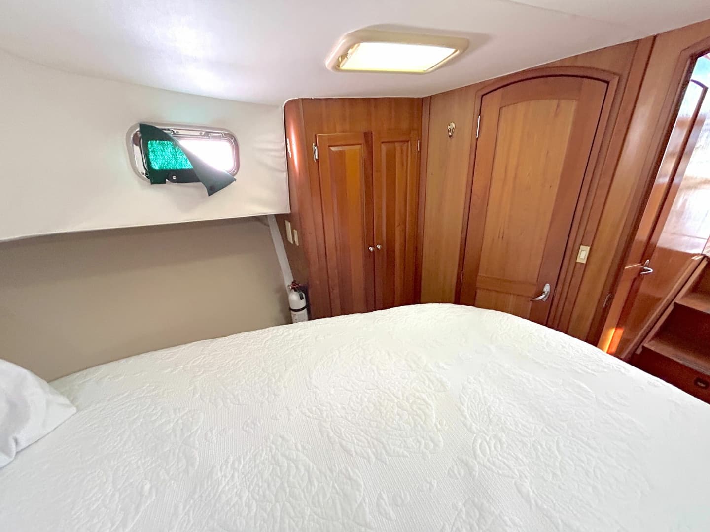 2004 Mainship 400 Trawler