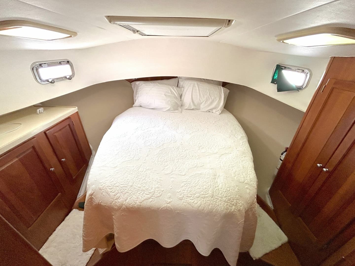 2004 Mainship 400 Trawler