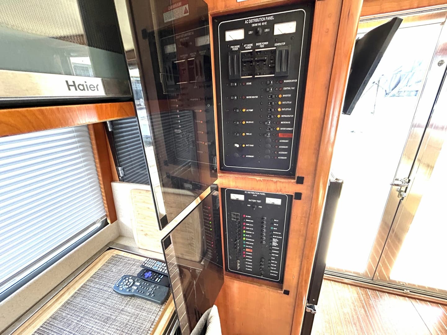 2004 Mainship 400 Trawler