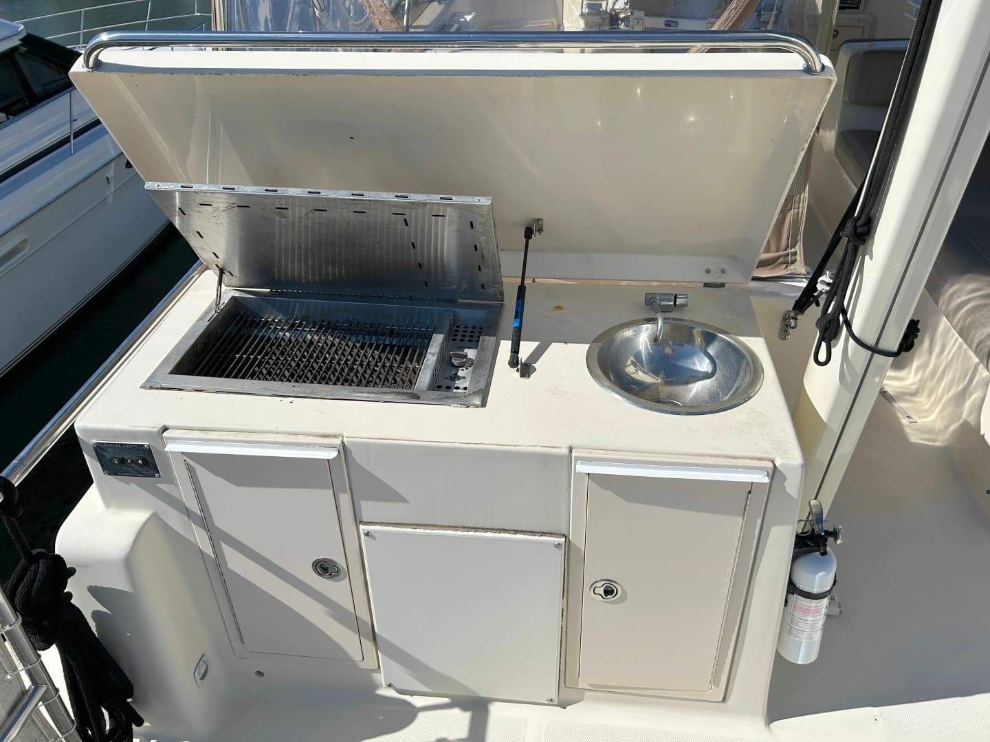 2004 Mainship 400 Trawler
