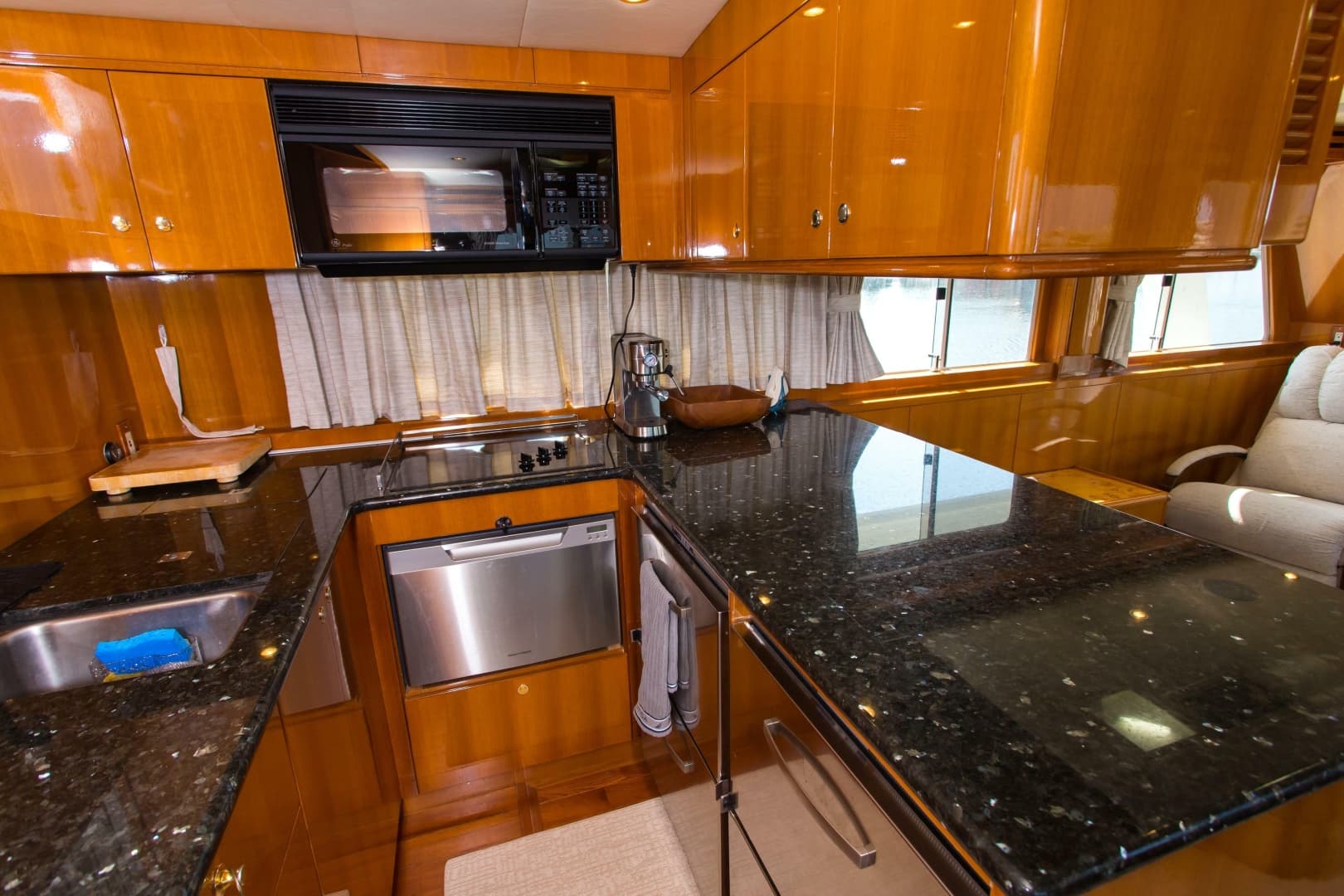 2003 Jefferson Pilothouse 57