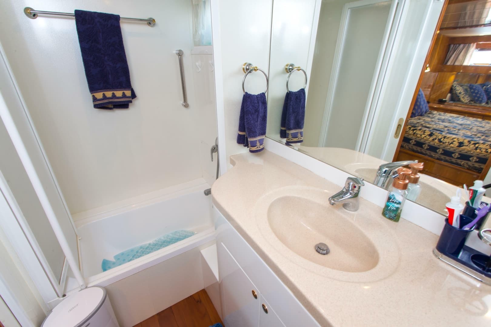 2003 Jefferson Pilothouse 57