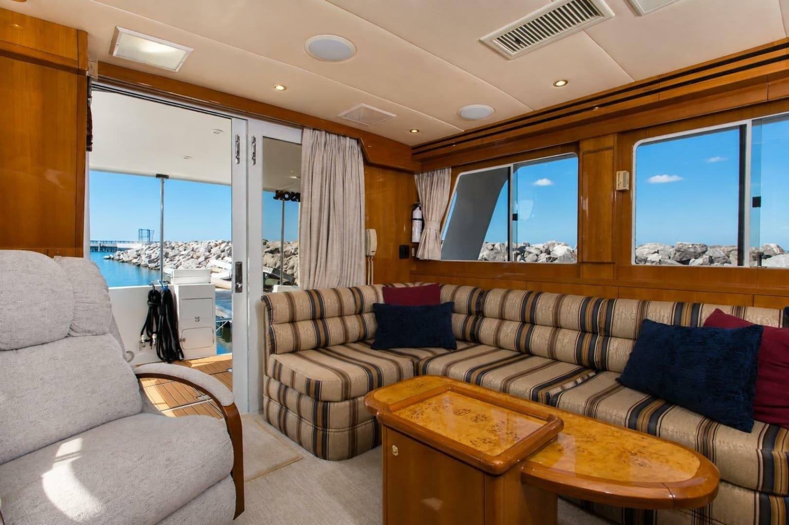 2003 Jefferson Pilothouse 57
