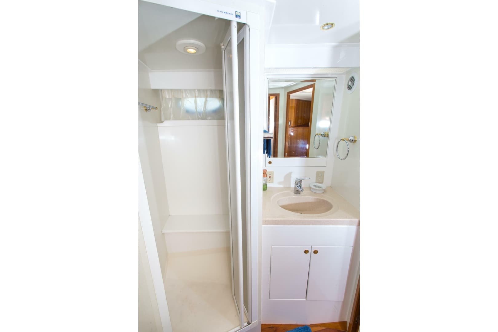 2003 Jefferson Pilothouse 57