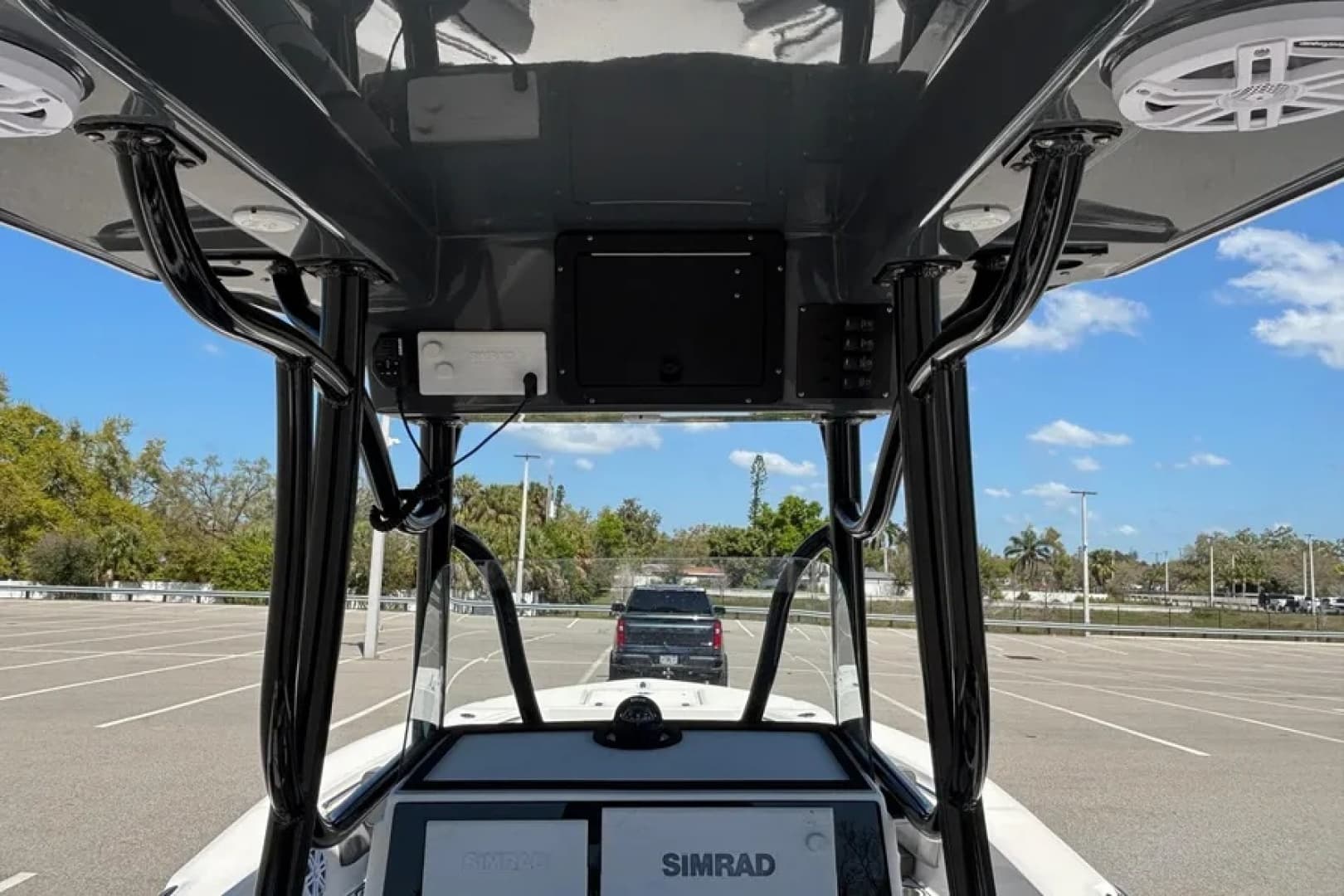 2023 Sea Born LX24 Center Console