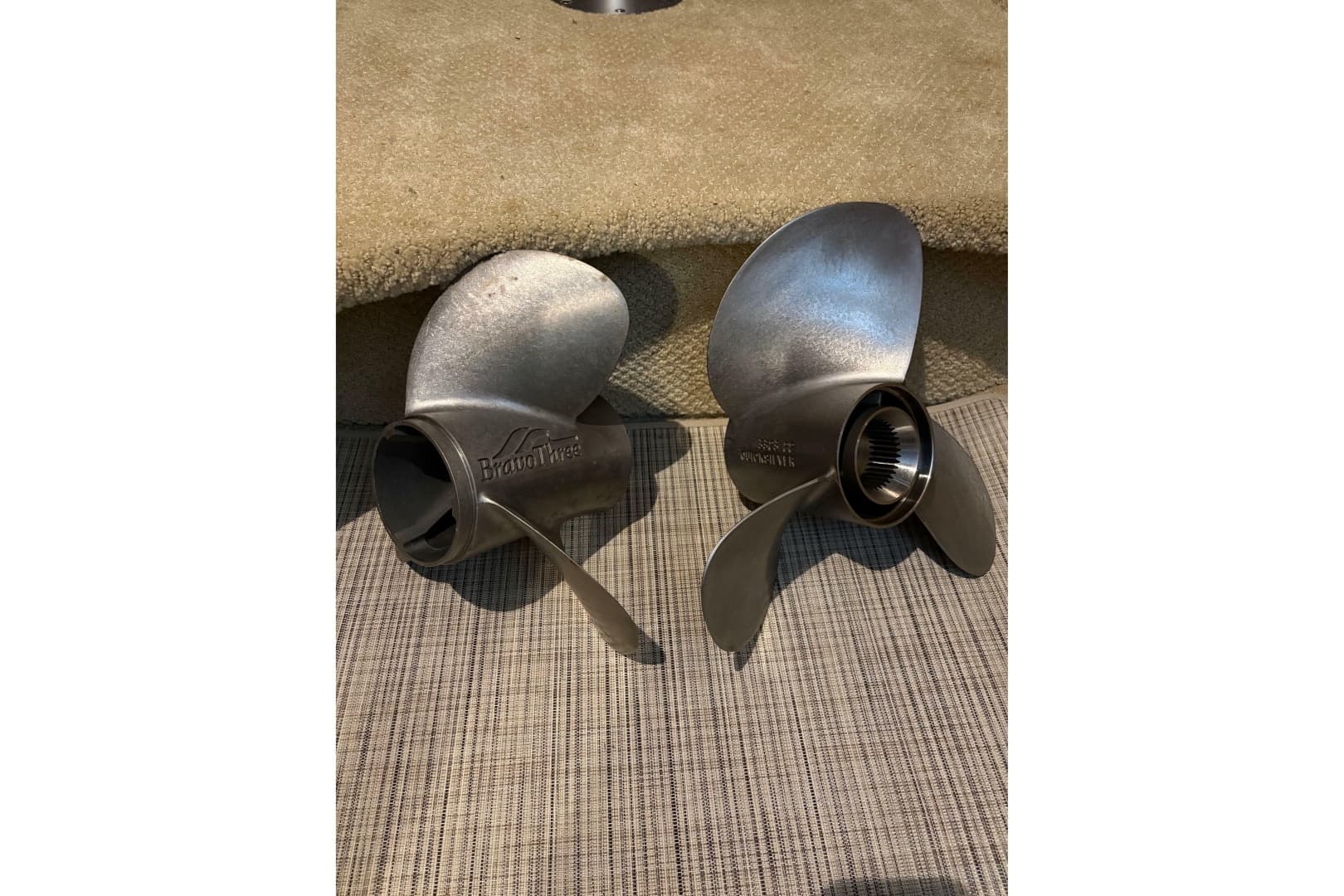 2003 Rinker Fiesta Vee 270
