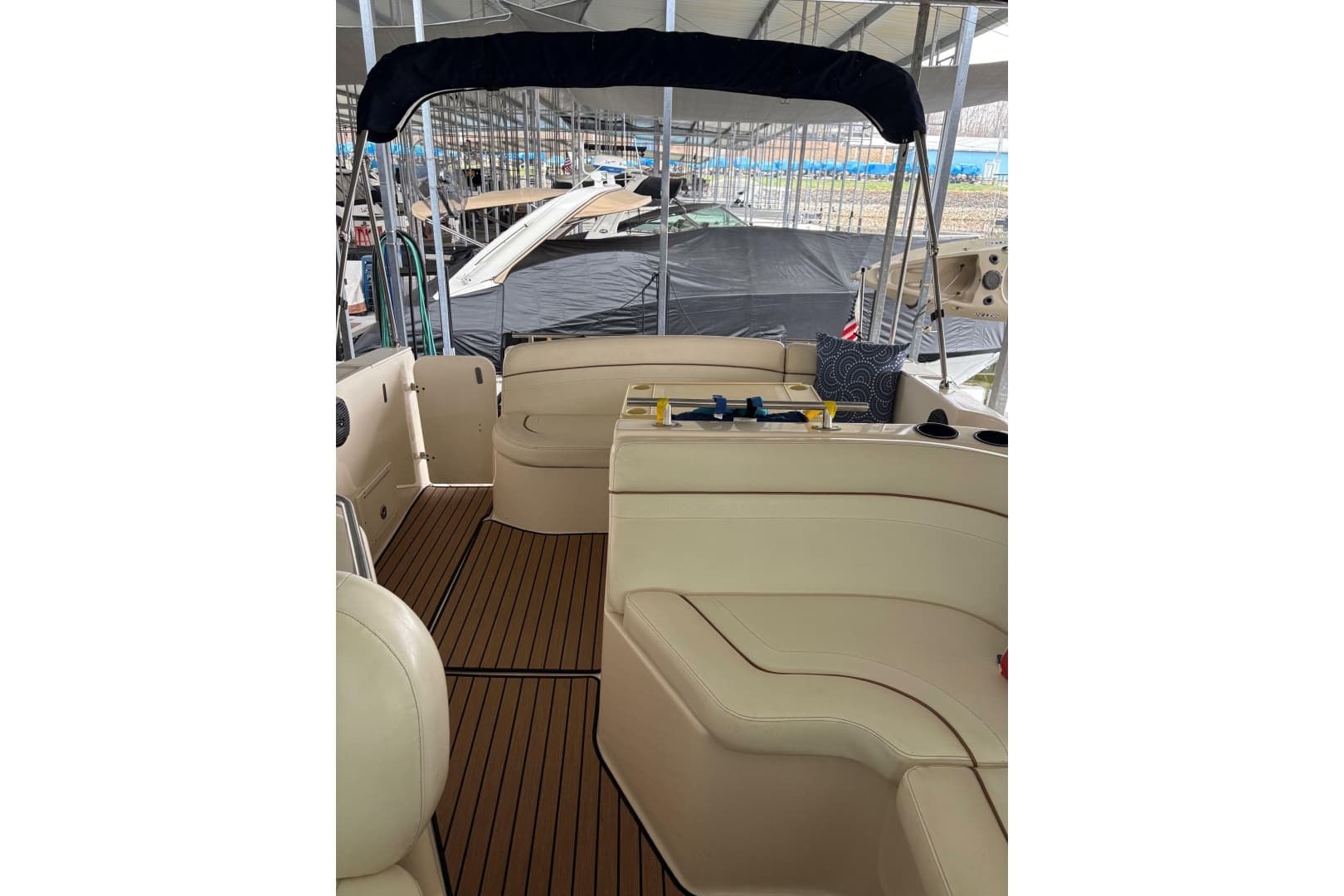 2003 Rinker Fiesta Vee 270