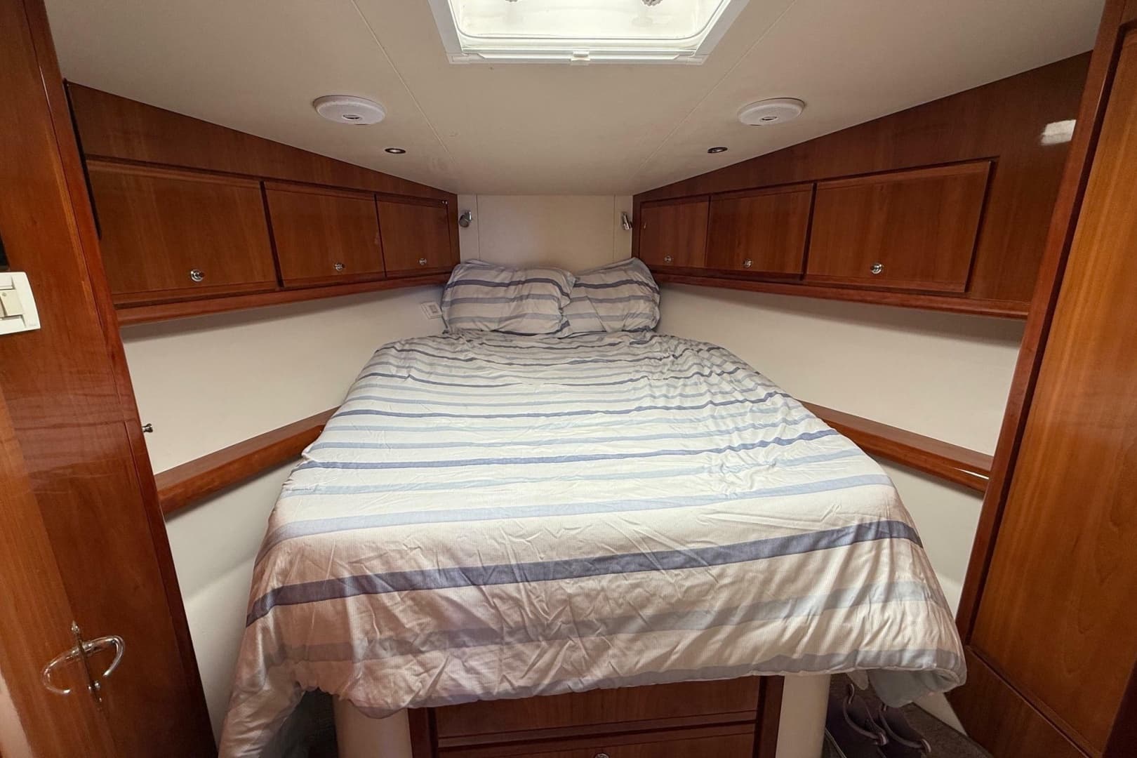 2002 Bertram 390 Convertible
