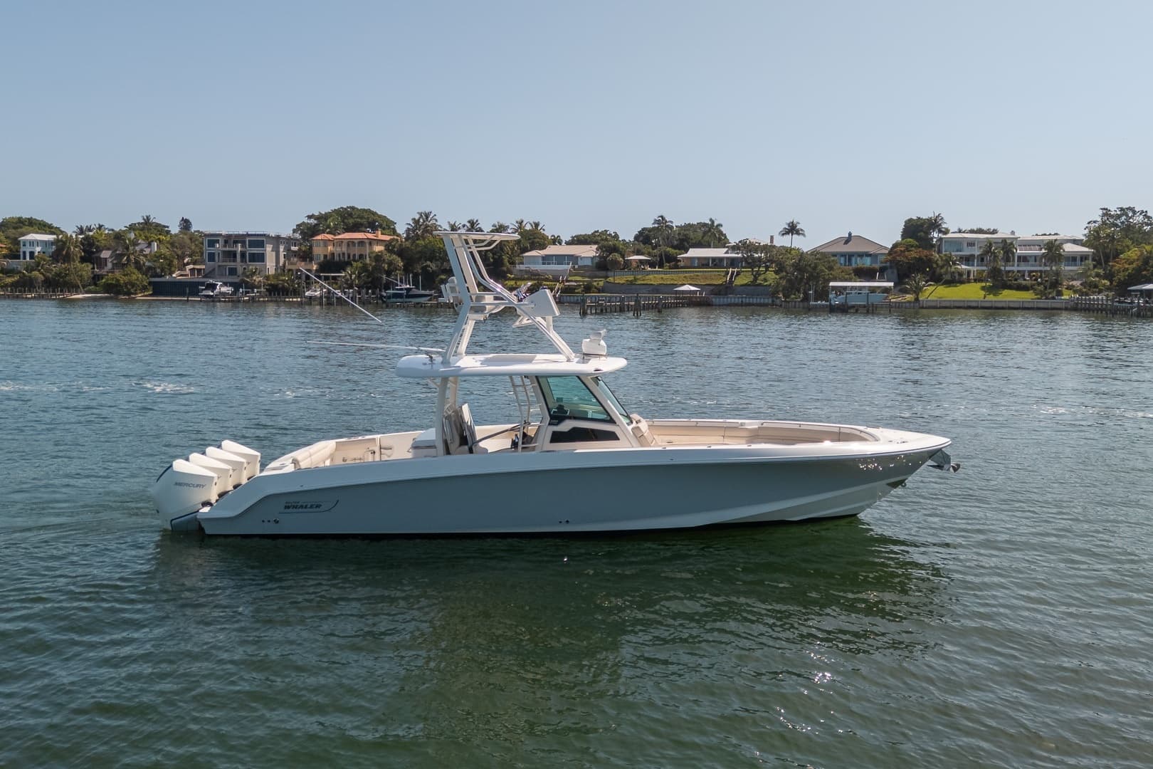 Boston Whaler 380 Outrage - Worth the Tiempo
