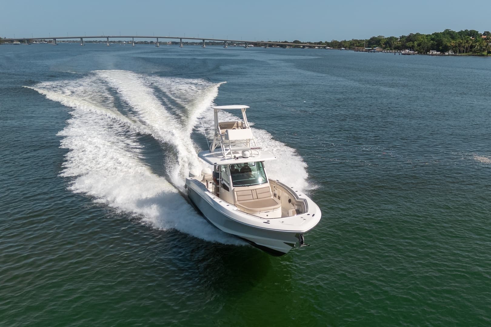 Boston Whaler 380 Outrage - Worth the Tiempo