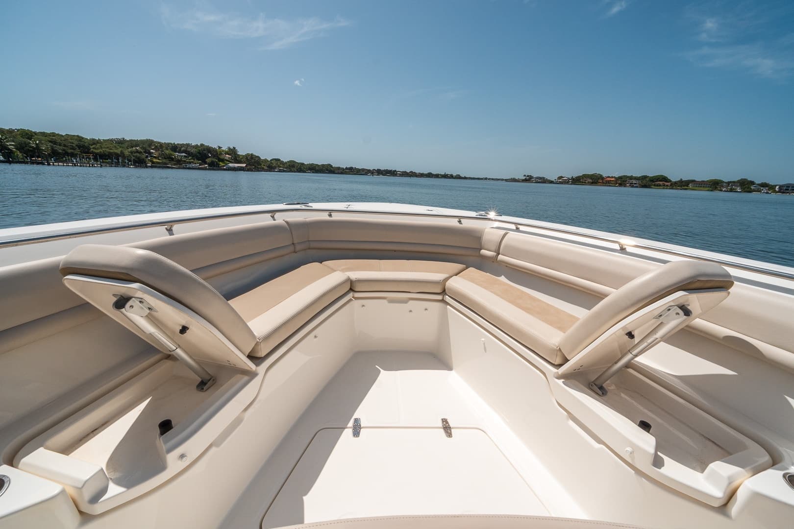 Boston Whaler 380 Outrage - Worth the Tiempo