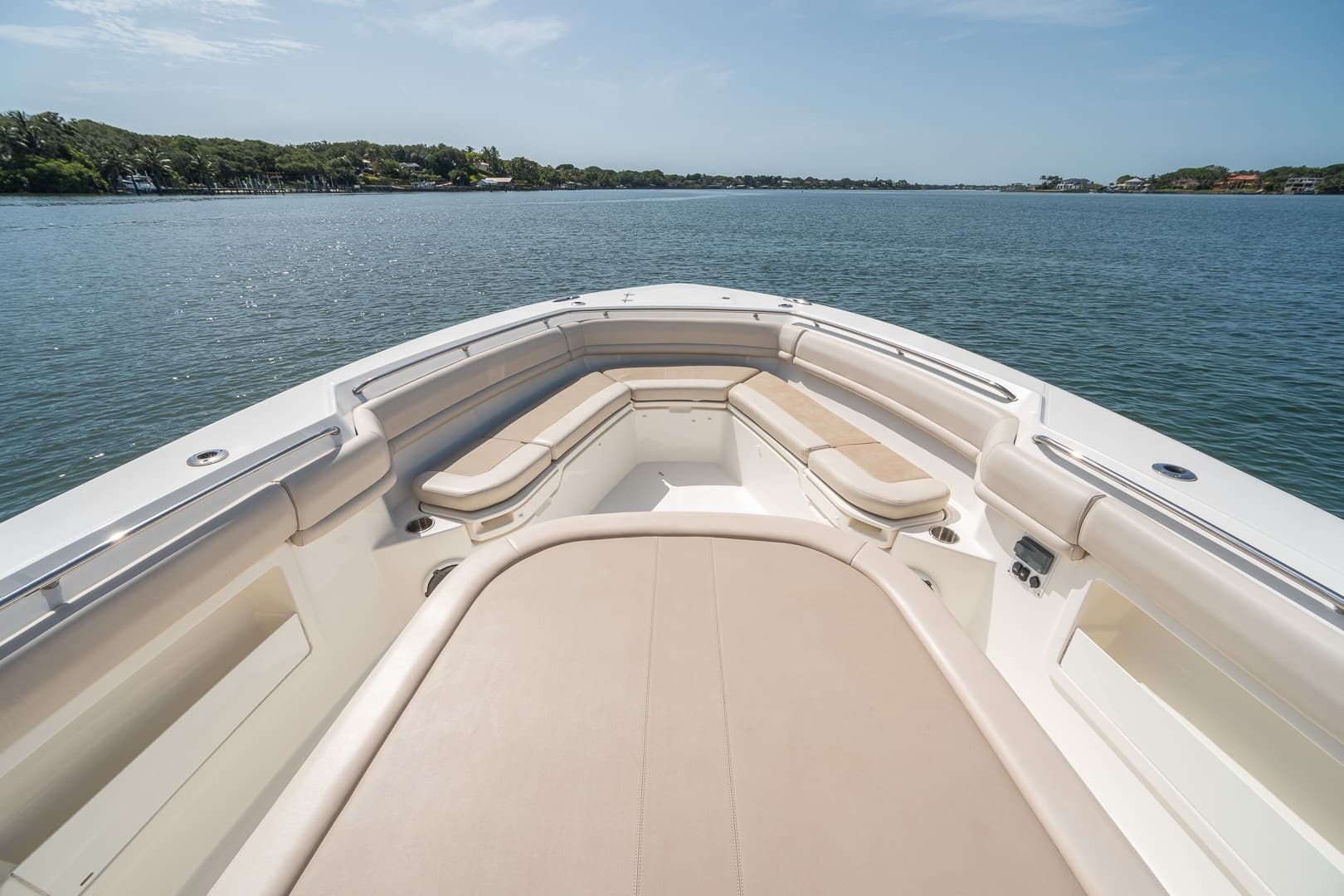 Boston Whaler 380 Outrage - Worth the Tiempo