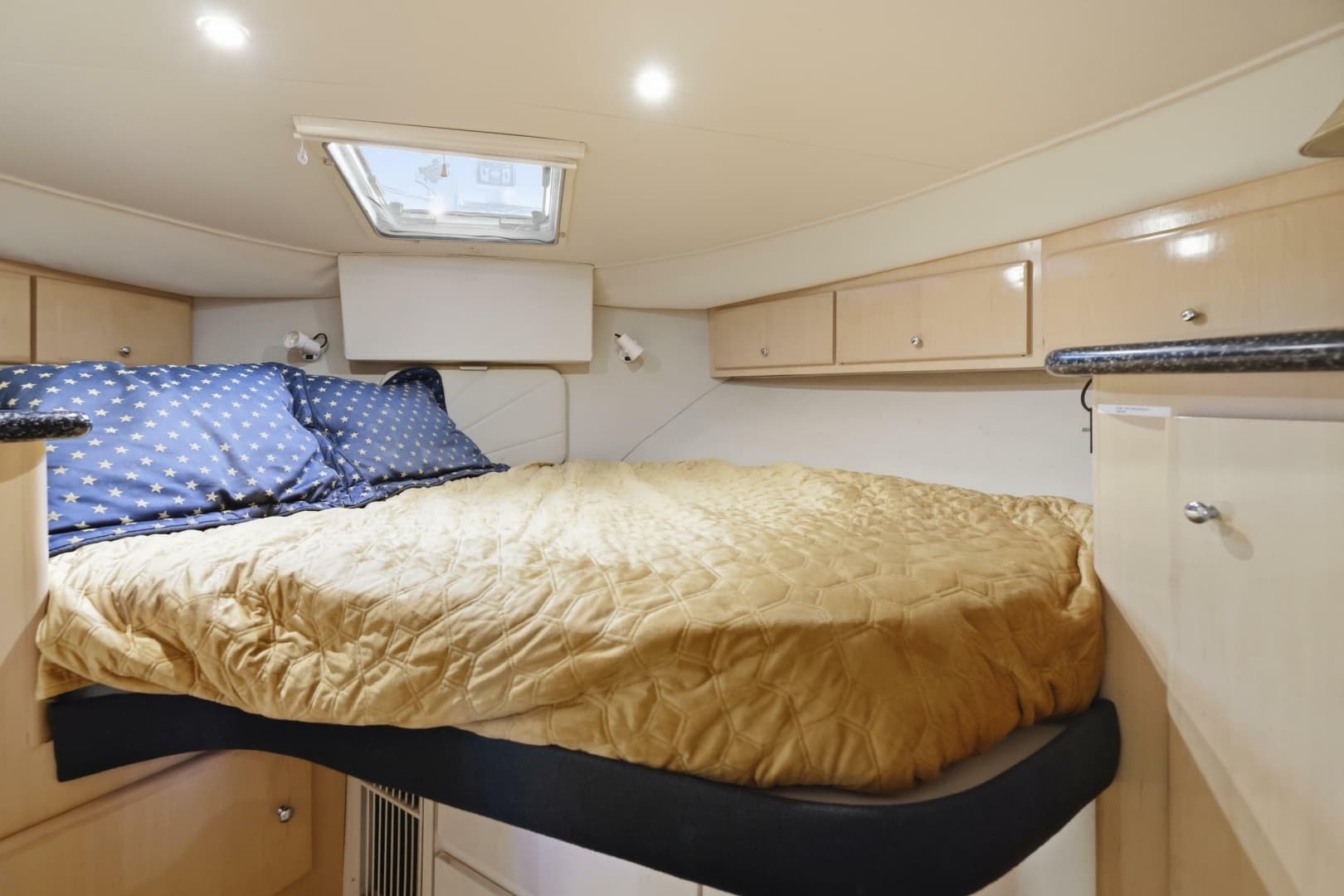 2000 Carver 406 Aft Cabin Motor Yacht