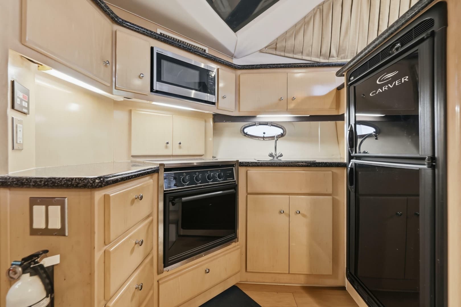 2000 Carver 406 Aft Cabin Motor Yacht