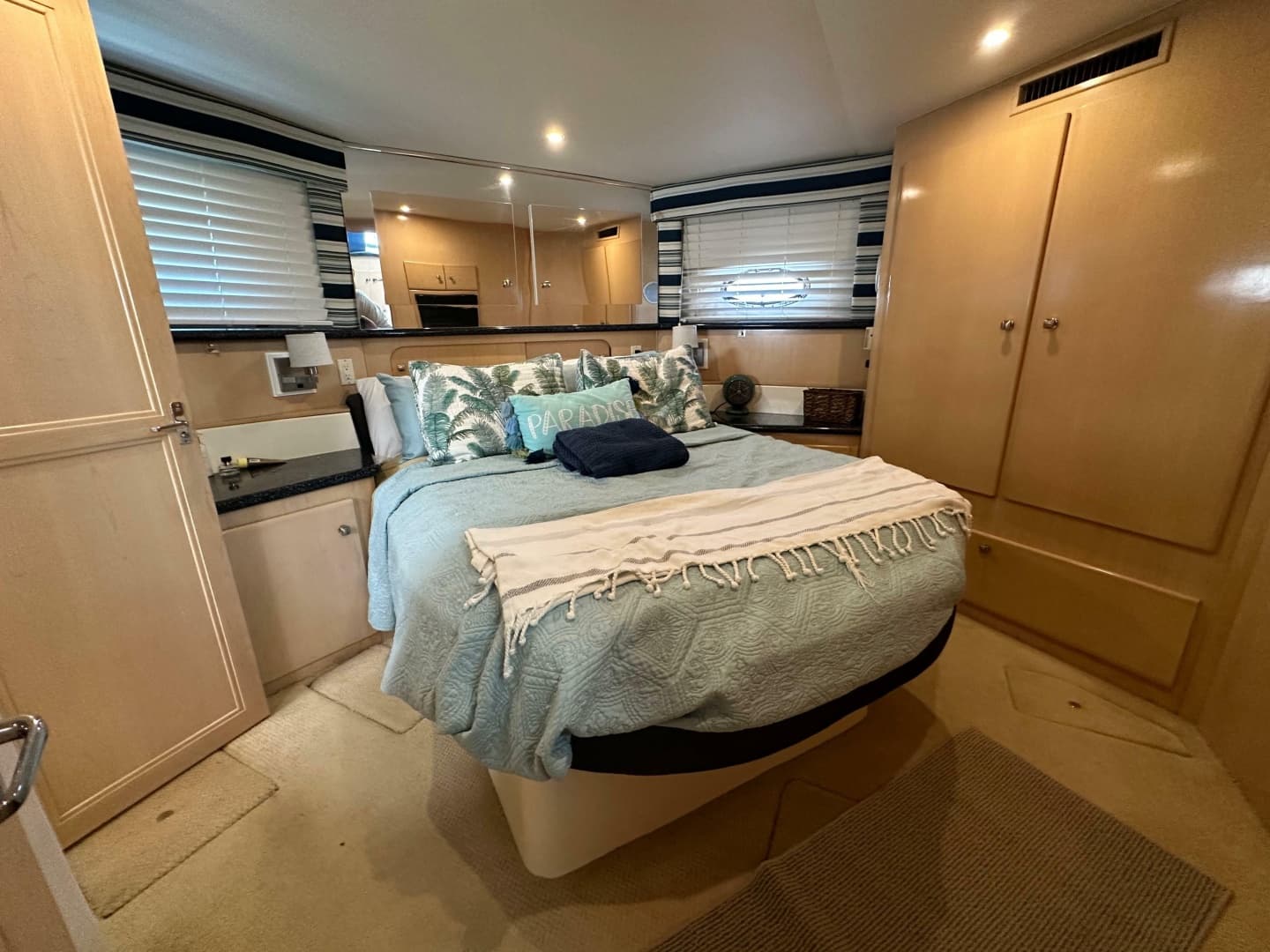 2000 Carver 406 Aft Cabin Motor Yacht