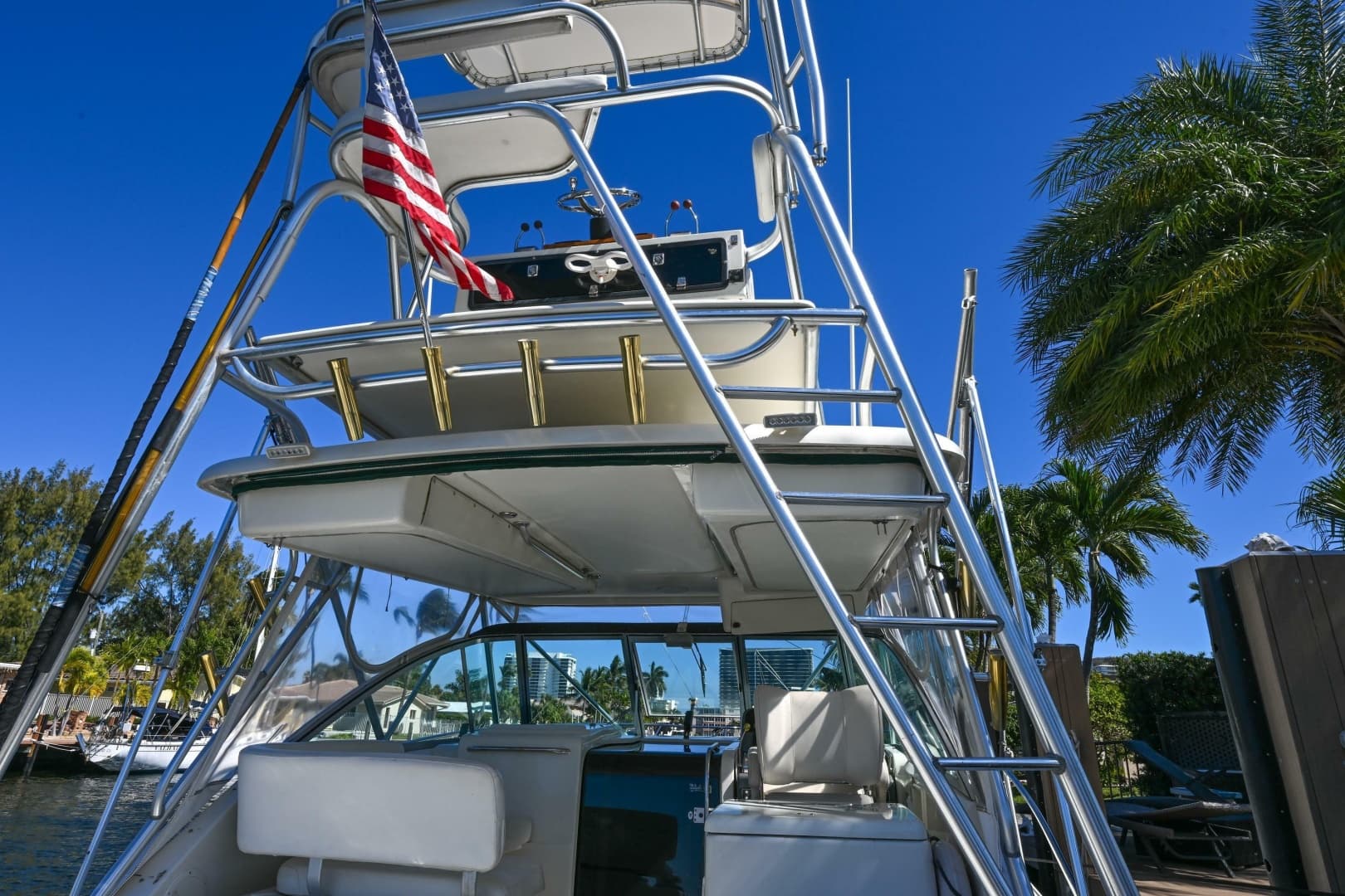 2000 Pursuit 3400 Express