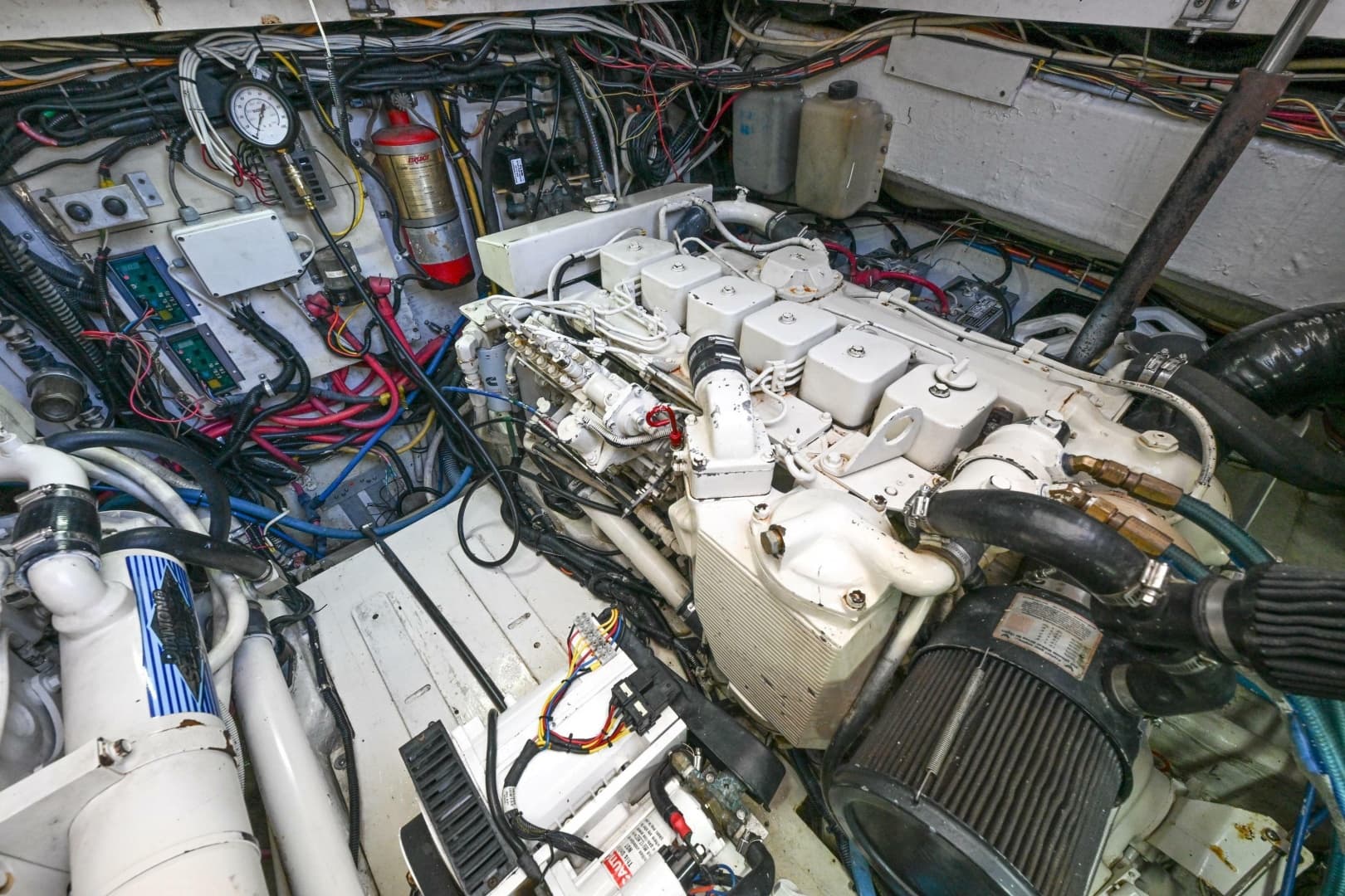 2000 Pursuit 3400 Express