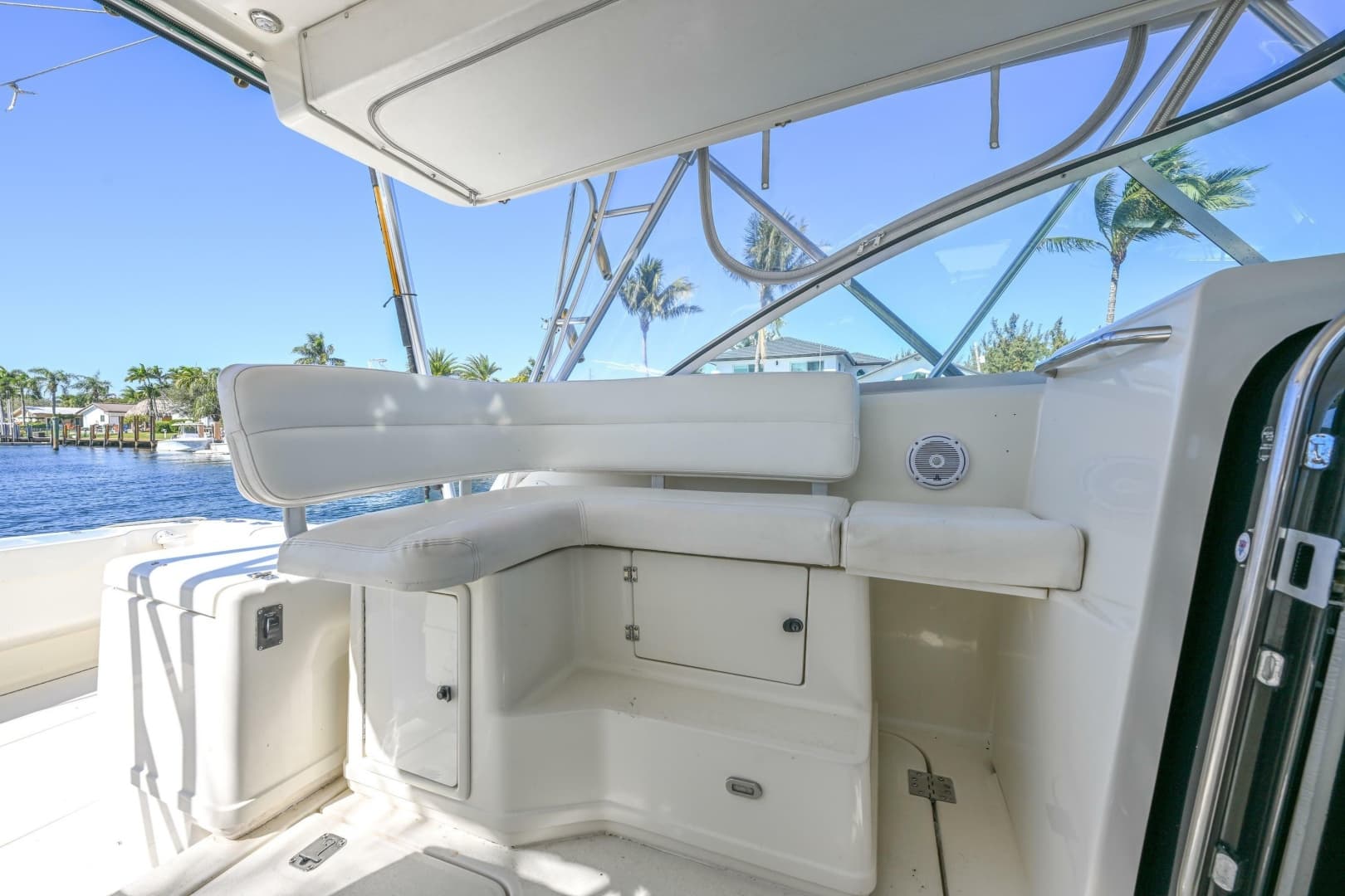 2000 Pursuit 3400 Express